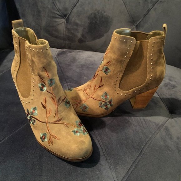 Crown Vintage Floral Studded Ankle Boot Size 8